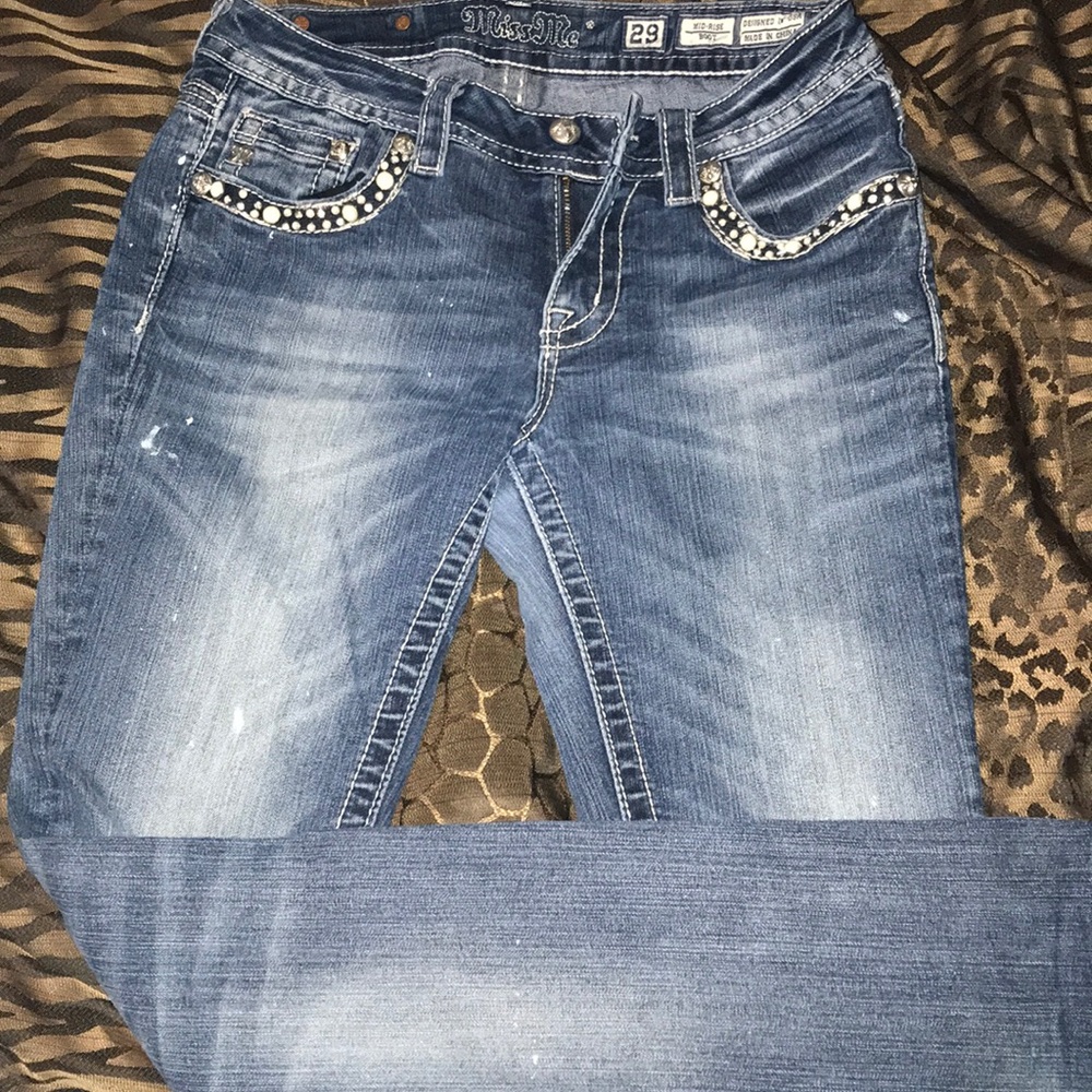 Miss Me Pearl Horse Shoe Dark Wash